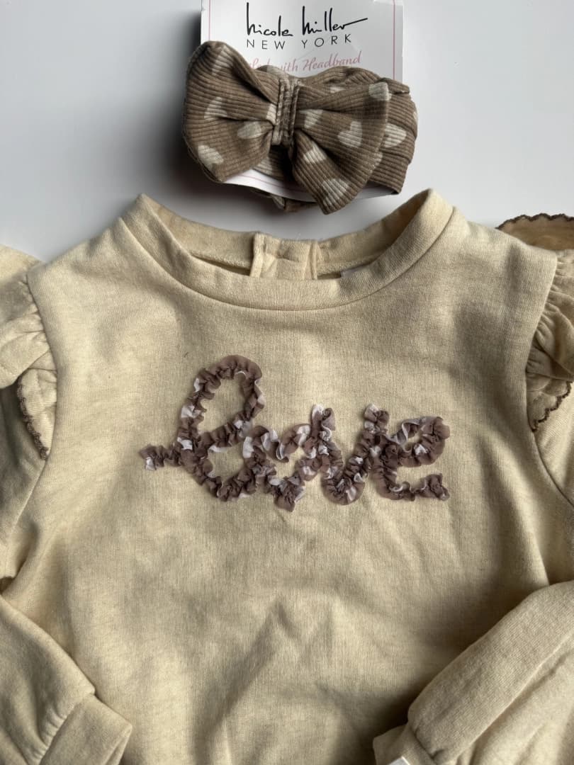 Conjunto beige con balaca