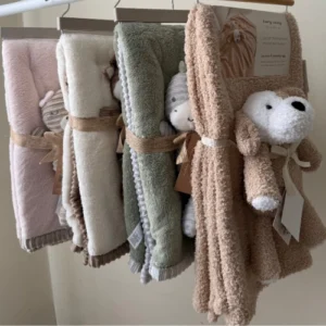 Manta + muñeco de apego